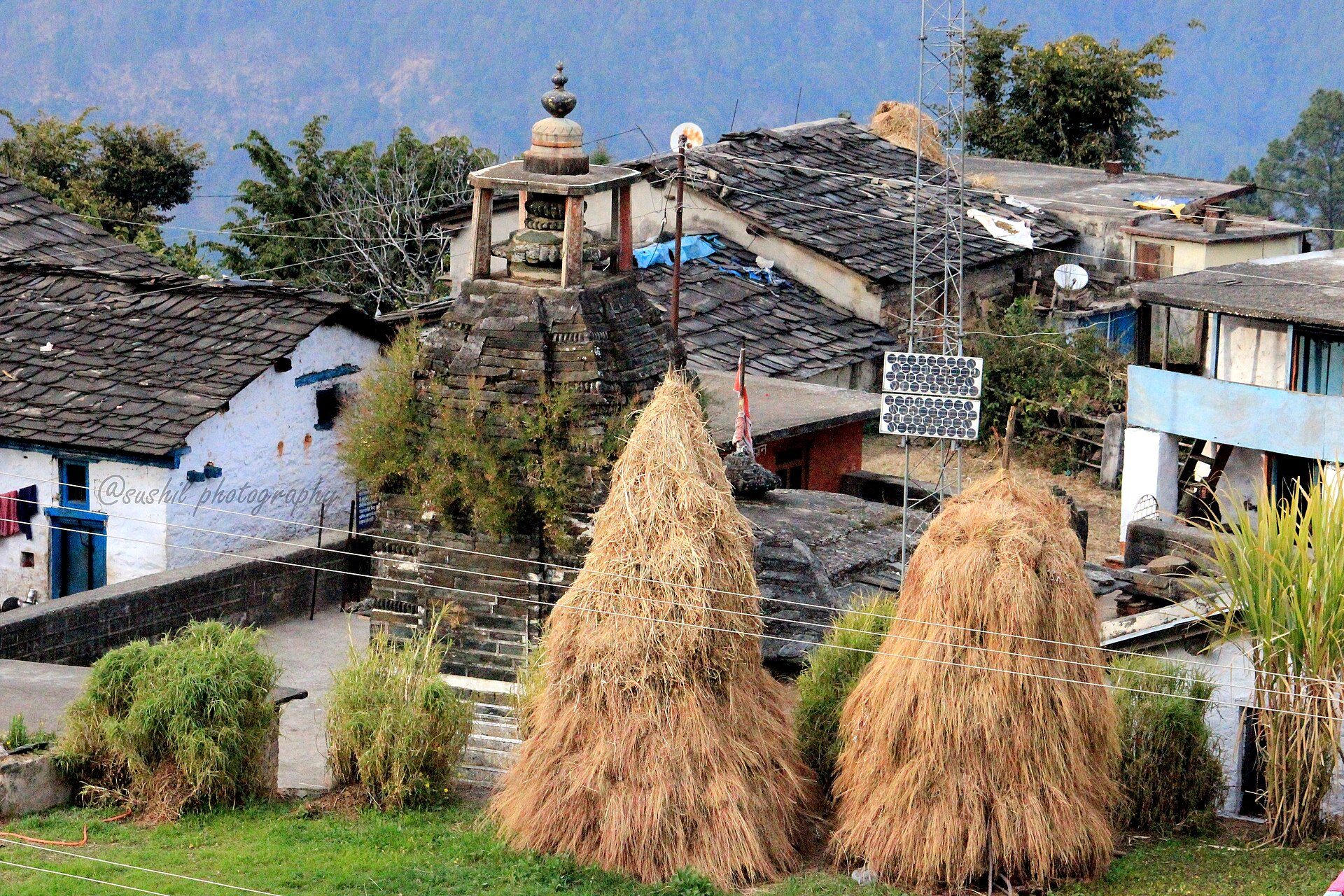 Patal Bhuvaneshwar, a limestone cave temple