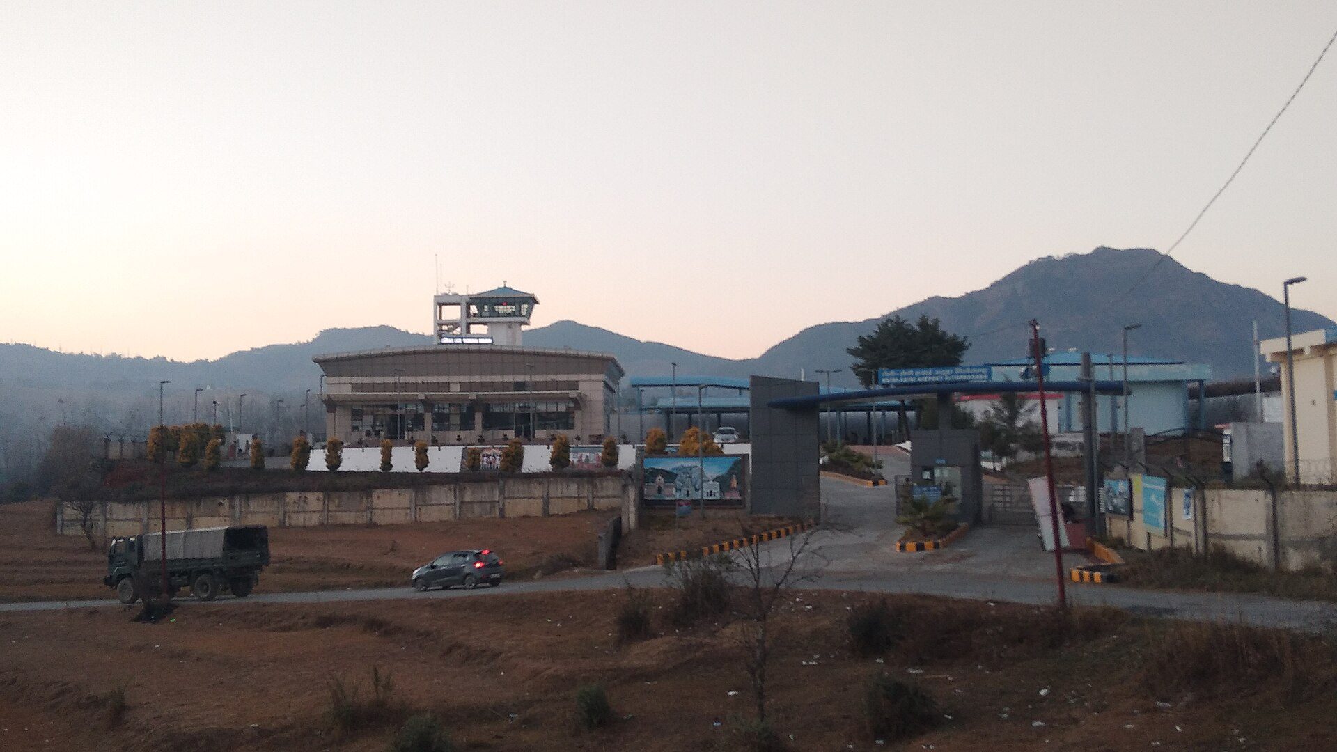 The airport seen from the front